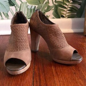 Banana Republic leather peep toe with wood heel